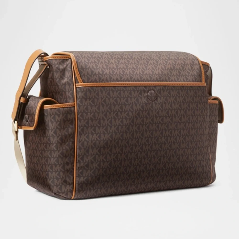 🆕 MICHAEL Michael Kors | 
Large Monogram Diaper Bag - Picture 3 of 9